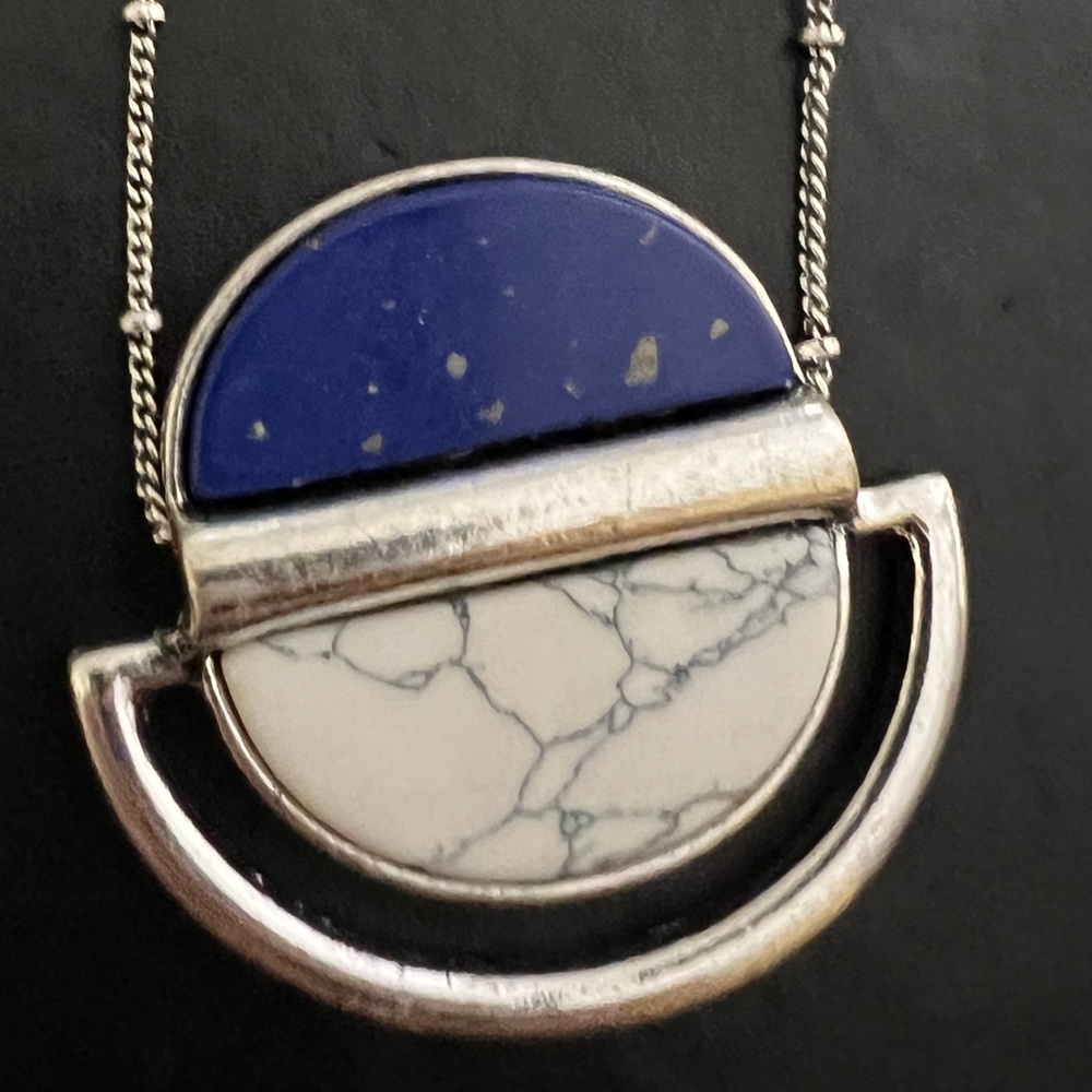 Elegant Blue and White Pendant Necklace never worn NWOT